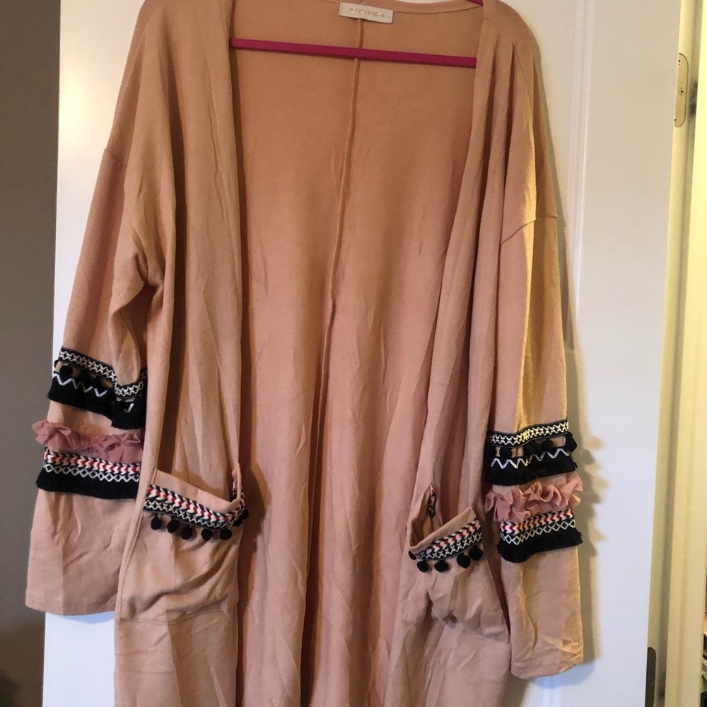 Cardigan with the cutest detail